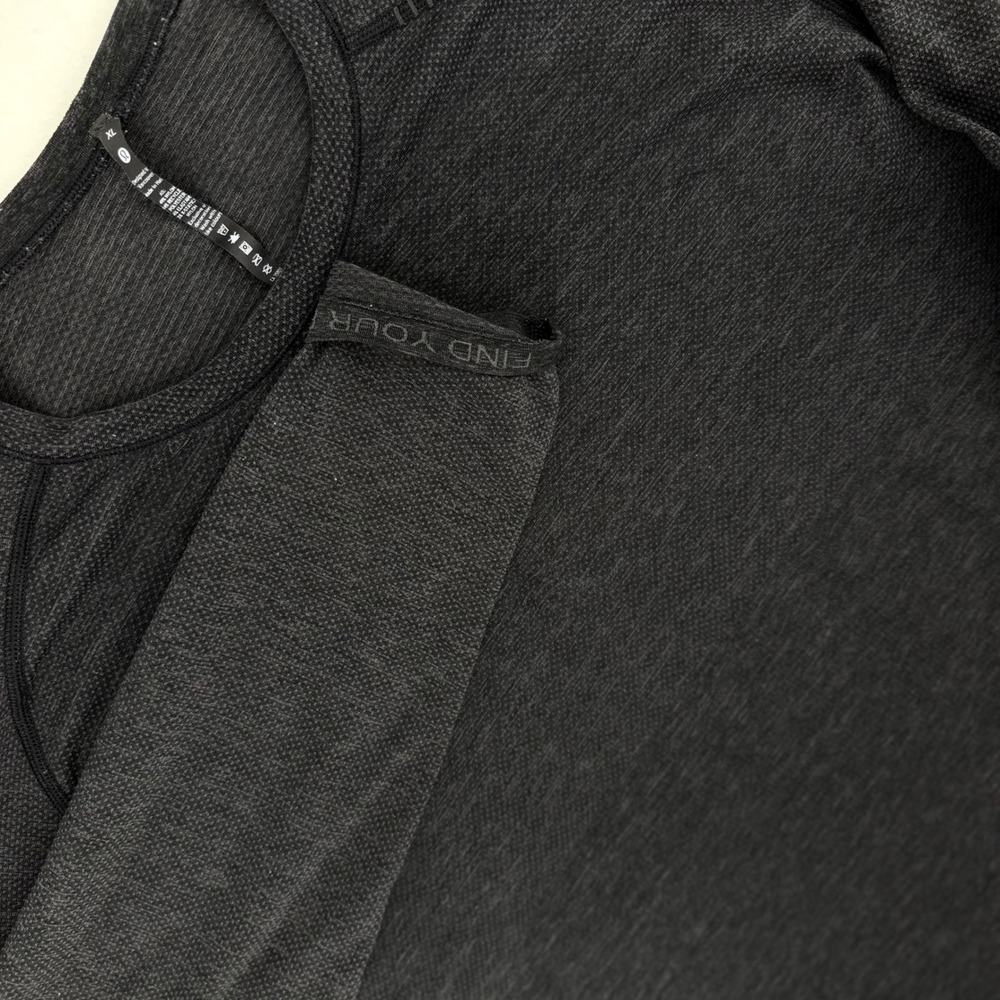 Lululemon Metal Vent Tech Shirt Mens XL Charcoal Gray Long Sleeve Seamless